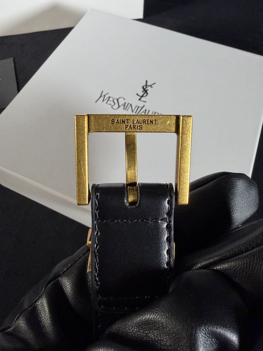 Cinto Yves Saint Laurent preto dourado