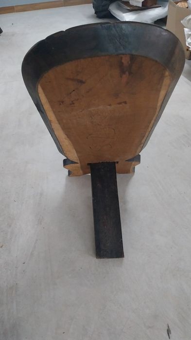 Cadeira em madeira maciça