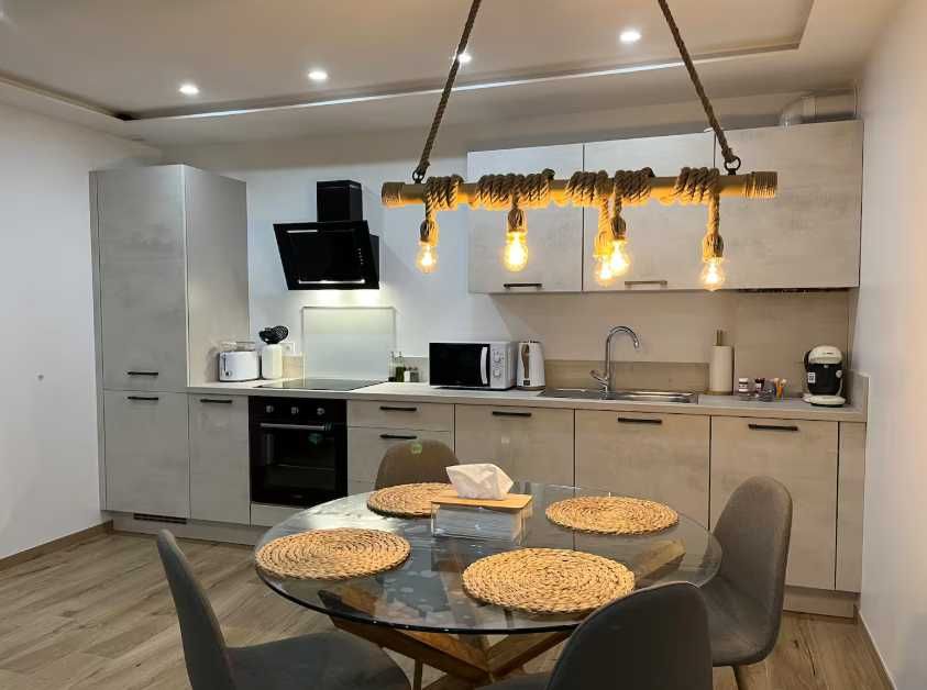 SAUNA & JACUZZI w Prywatnym Apartamencie w Centrum Miasta, parking