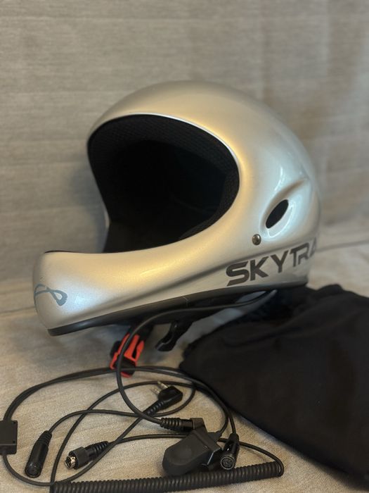 Sprzedam kask paralotniowy NavComm NG-10 w rozm. M wraz z dołożonym intercomem Stan jak nowy