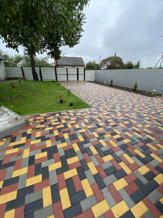 Укладання тротуарної плитки Бруківки Укладка тротуарной плитки ФЭМ