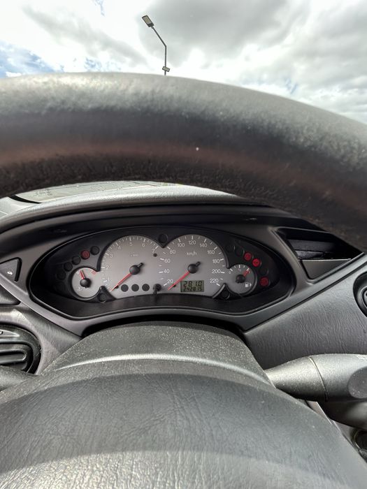 Ford focus 115 cv 1.8 em bom estado