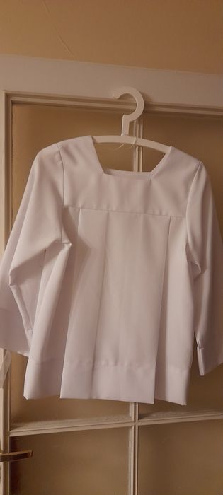 Komże wzrost 140-144 i  druga 152