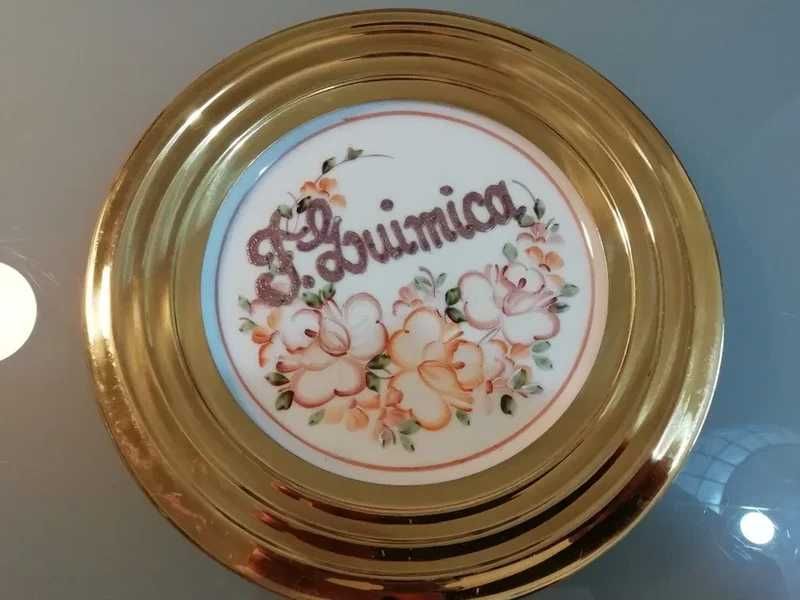 Prato pintado à mão com abas em metal quimica V.C.M V.C.H (arte portuguesa)*