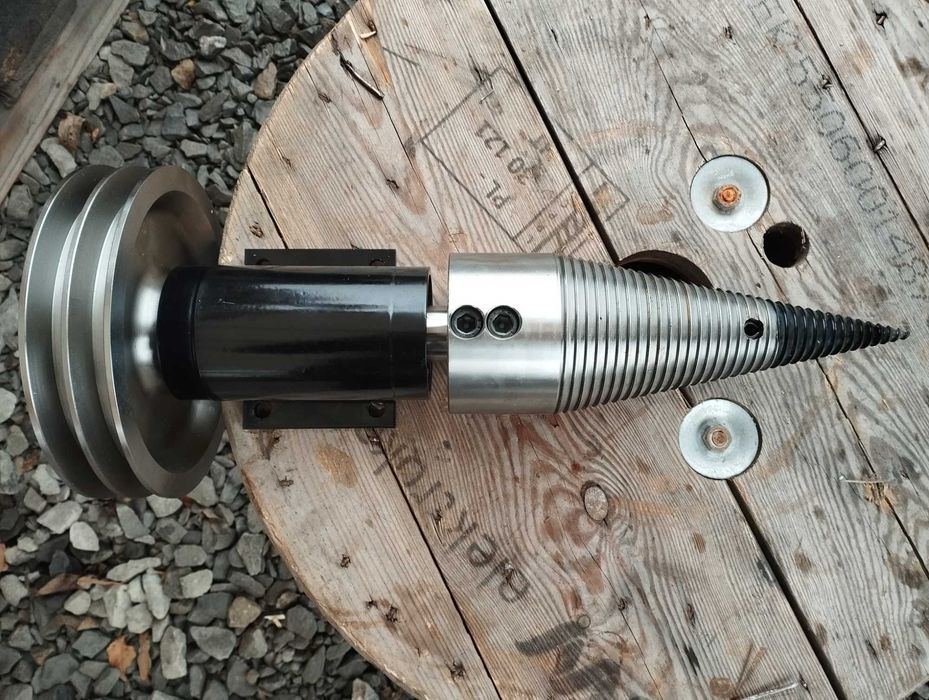 Łuparka świdrowa z kołem pasowym / świder do drewna 100mm / koło 200mm