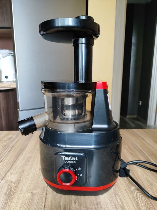 Соковижималка TEFAL JUICEO ZC150838