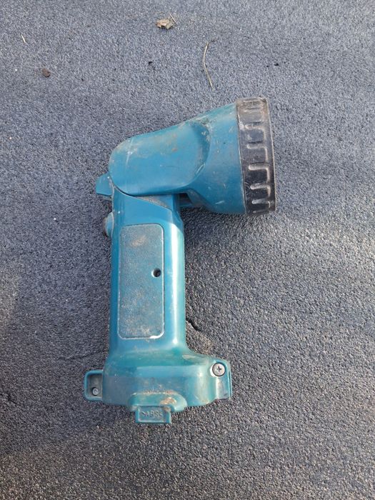 Makita ML120 latarka akumulatorowa