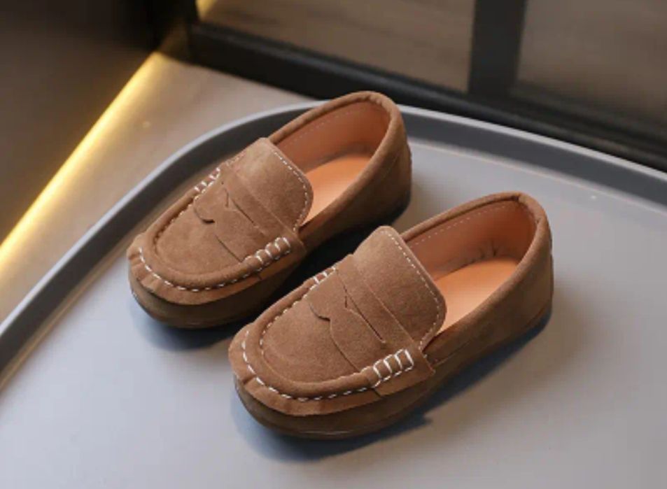 Нові лофери на хлопчика та кросівки