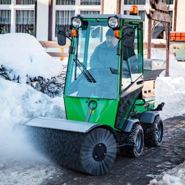 Odśnieżanie Posesji Parkingów Dachu - Ręcznie i maszynowo
