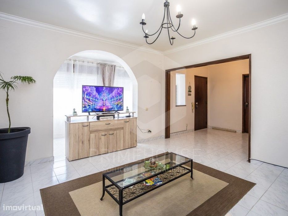 Andar de Moradia T3 com suite e terraço em Qta do Conde,
