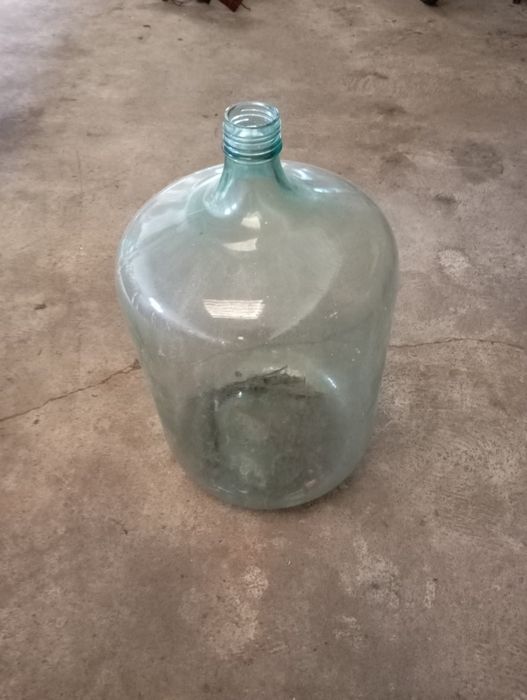 Vendo este garrafão muito bom estado