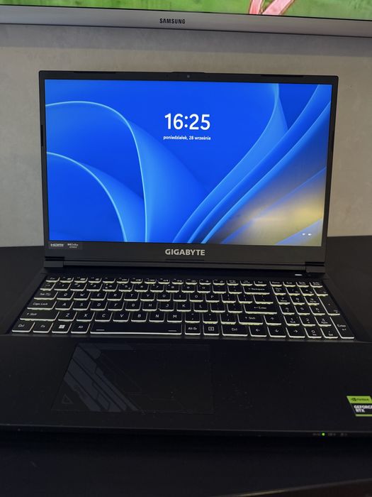 Laptop Gigabyte rtx 4050. i7 13gen +myszka i plecak