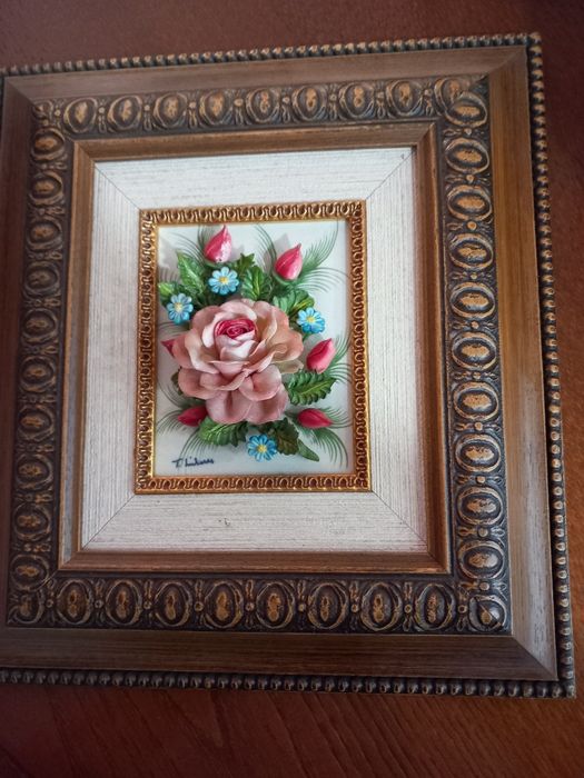 Quadro decoração com rosa saliente