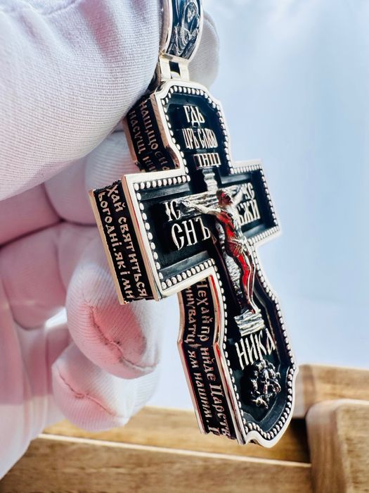 Золотой крест с деревом эбен