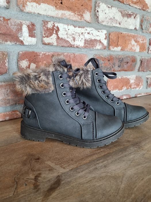 Szare traperki z futerkiem