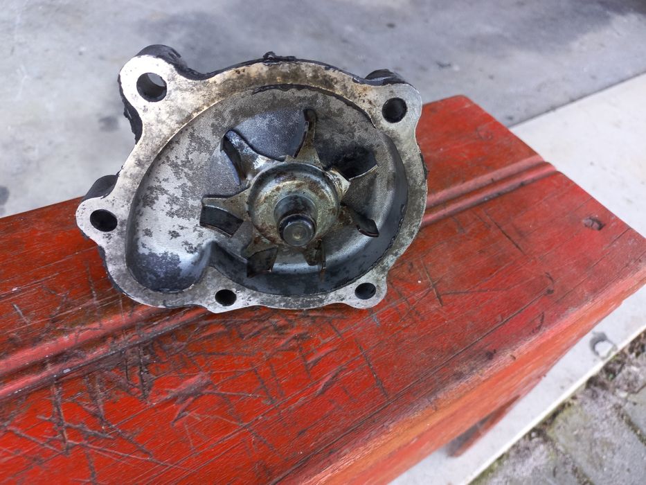 Bomba de água como nova (peça de motor Opel Combo)