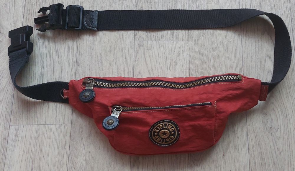 Сумка б/у поясная  Kipling.