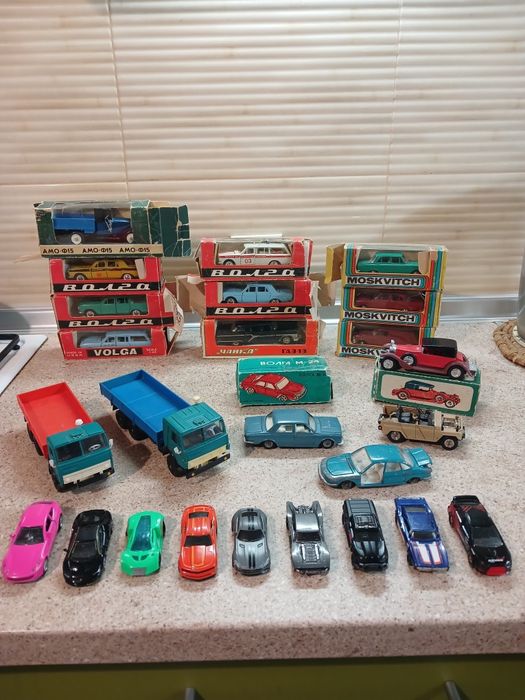 Модельки машинок.