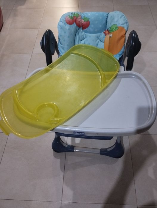 Cadeira de papa Chico Polly