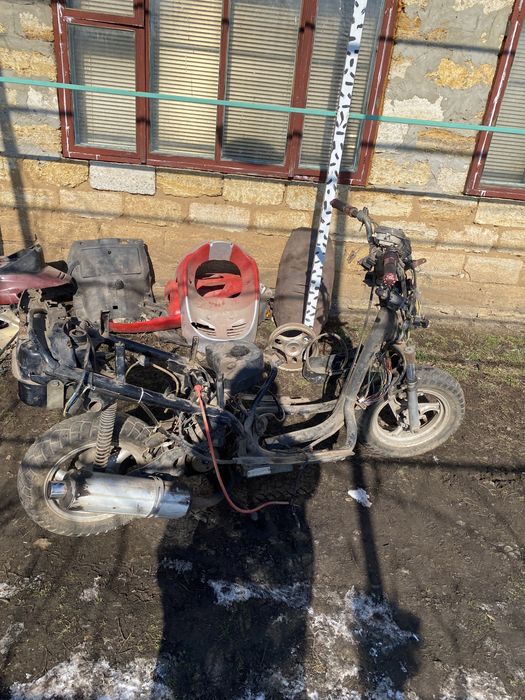 Продам мопеды 2 шт . Есть все запчасти , все вопросы по телефону Михаи