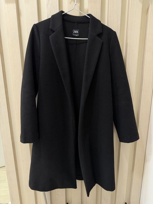 Черное пальто ZARA