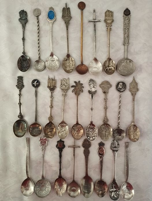 Сувенірні посріблені ложки