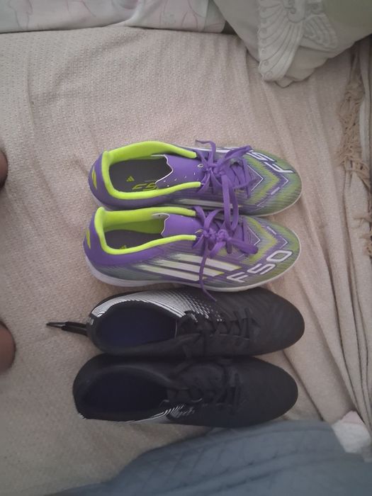 Chuteiras da nike e adidas