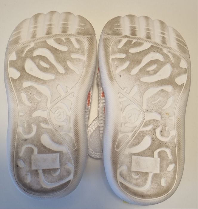 Sandálias respeitadoras