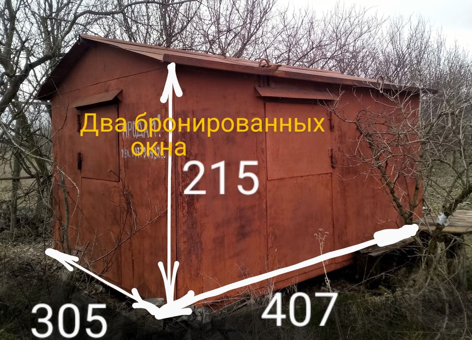 Дачный металлический домик.