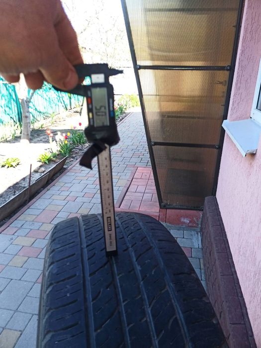 Продам шини KUMHO 215/65R16