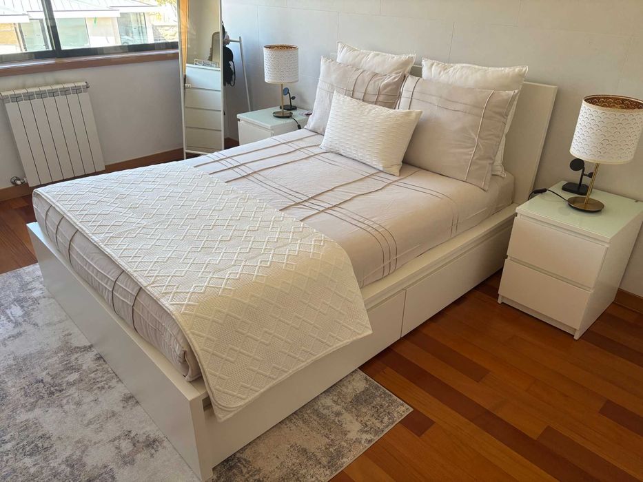 Quarto de casal completo igual a novo.