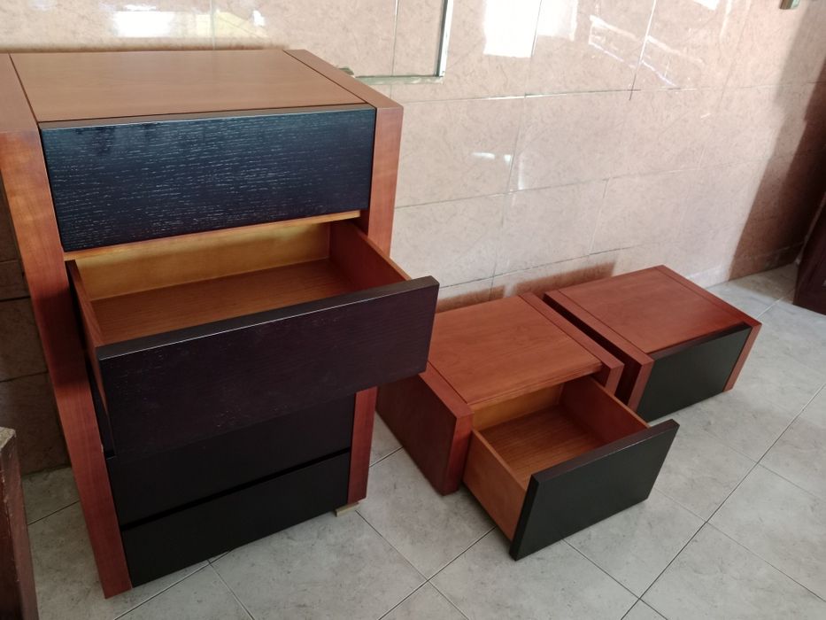 Camiseiro e mesas de cabeceira