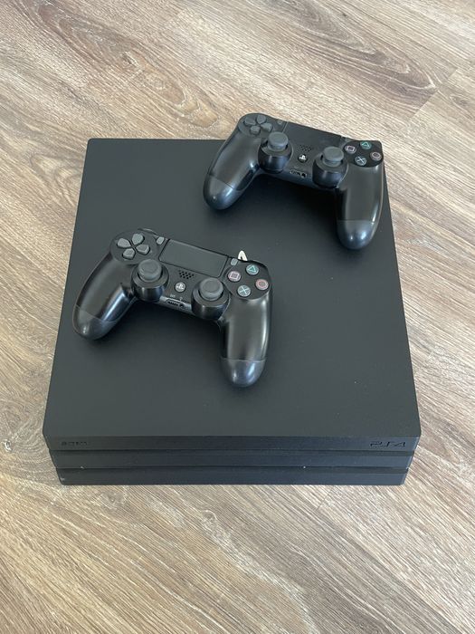Ps 4 pro  1 TB у відмінному стані