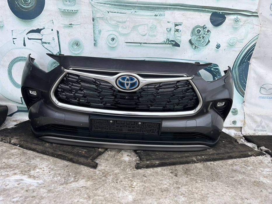 Toyota Highlander Бампер передній в зборі рестайлінг на 23-26 року