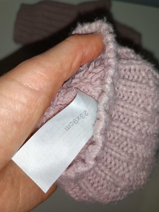 Różowe, ciepłe, dziergane rękawiczki z jednym palcem