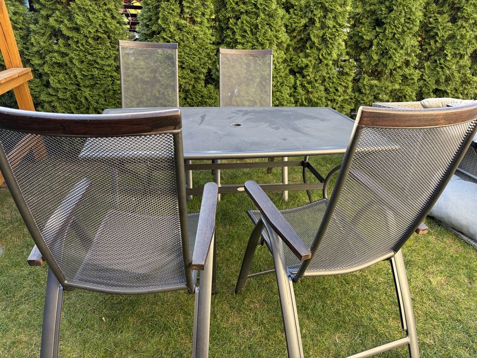 Stół i 4 krzesla rozkładane