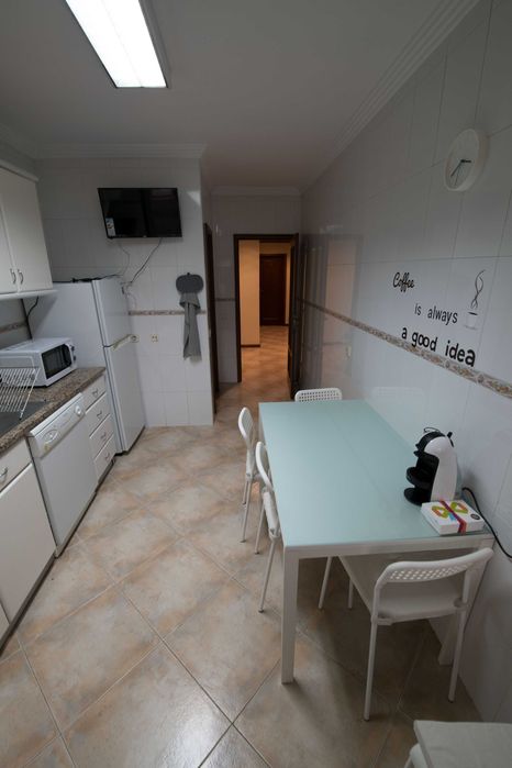 Quarto com varanda – Castêlo da Maia | Próximo do ISMAI e Metro