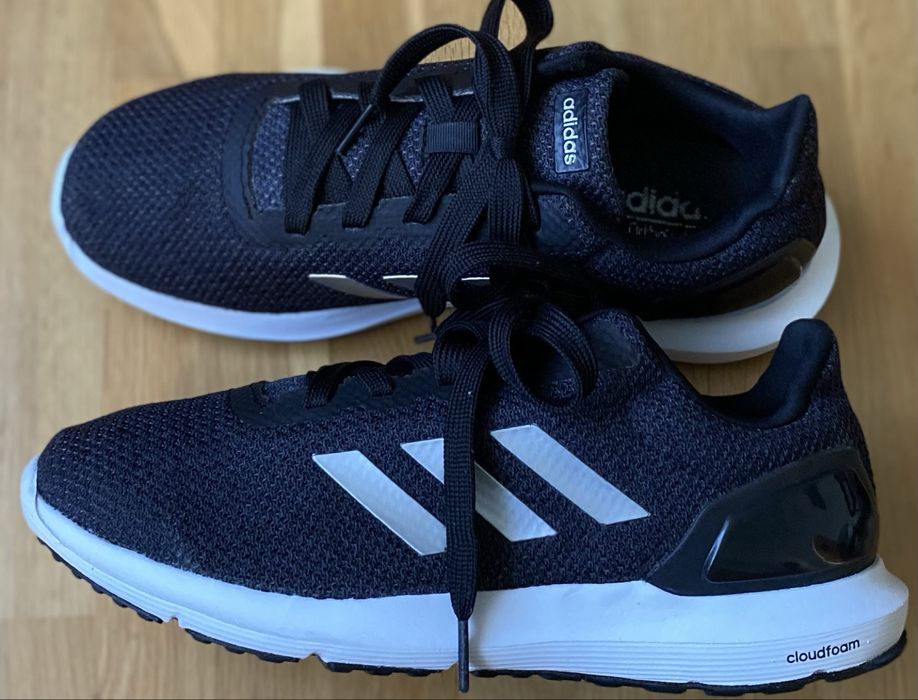 Кросівки ADIDAS.