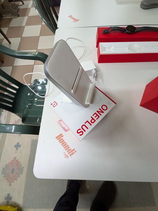 One Plus 8 Pro 128 GB + Watch