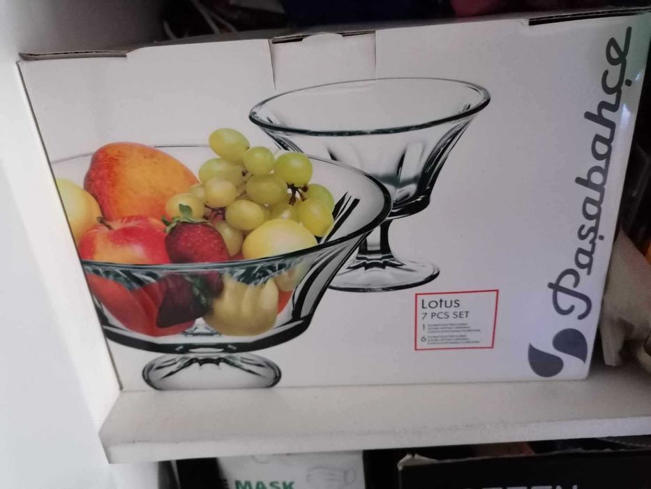 Taça de fruta nova
