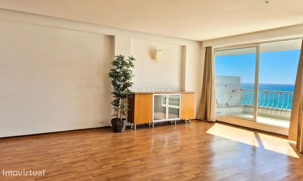 Apartamento T2 com Vista Mar em Sesimbra, Setúbal