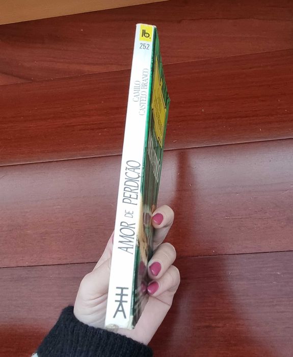 Livro "Amor de Perdição" de Camilo Castelo Branco