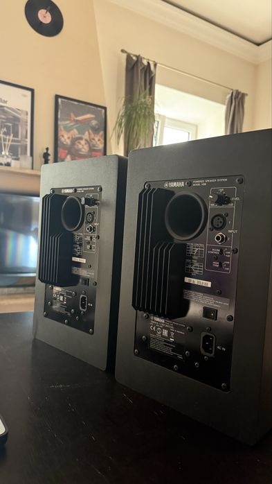 Два студійних монітори Yamaha HS8