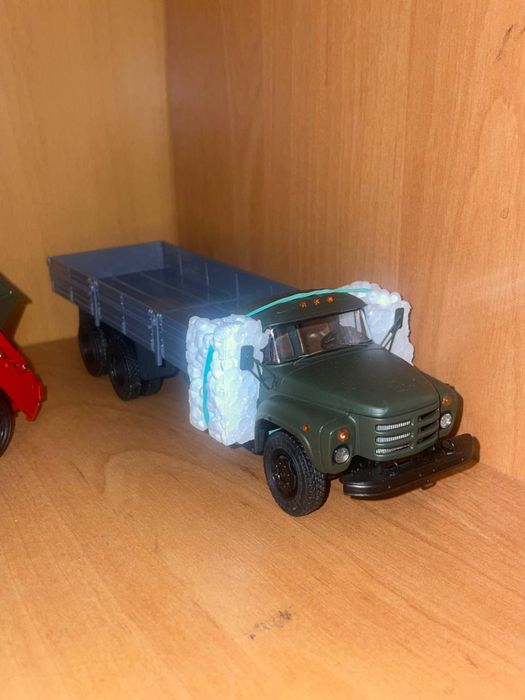 Продам модель 1:43, зил гя