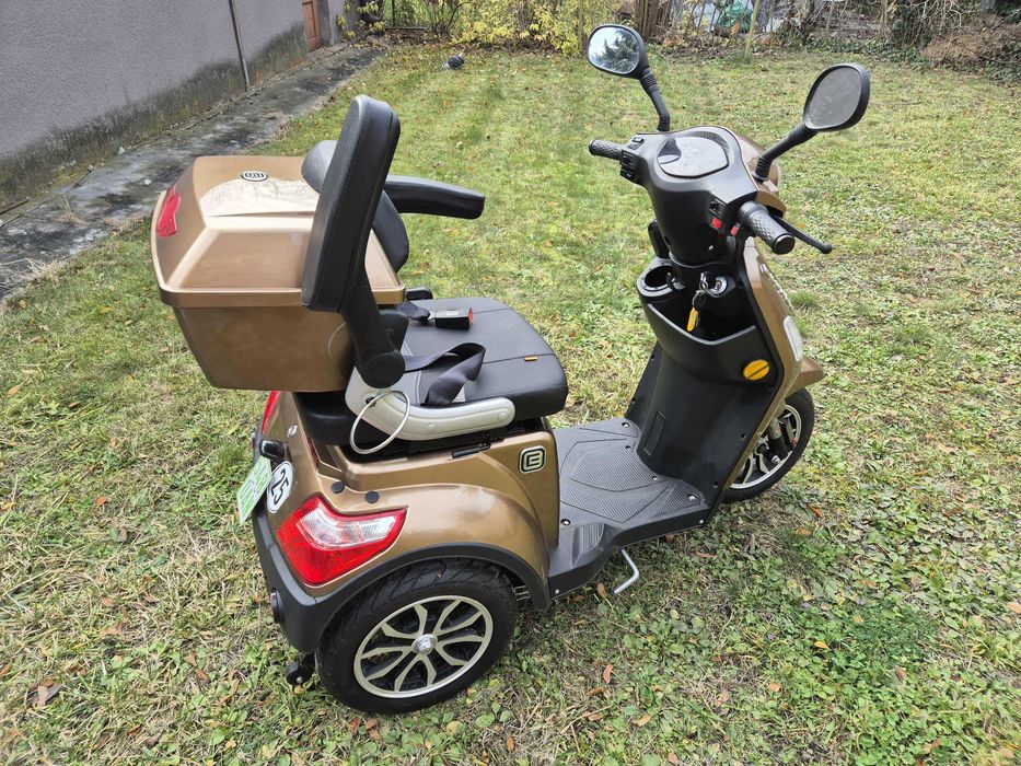 Trzykołowy skuter dla seniora