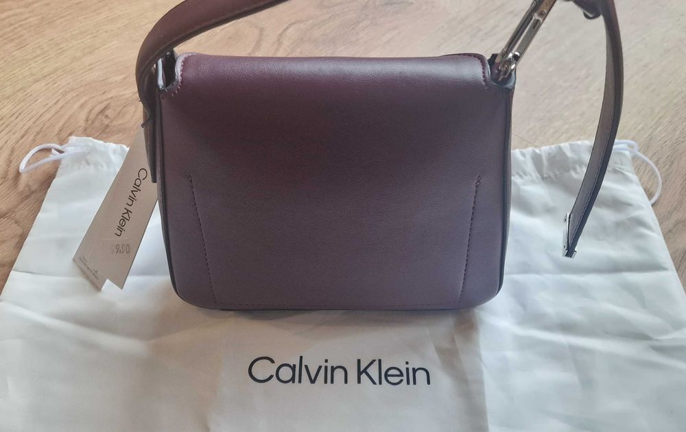 Malote Calvin Klein Soft Sculpt bordô - novo, com etiqueta e dust bag