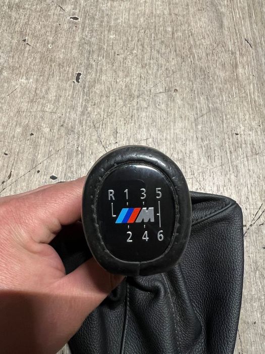 Gałka zmiany biegów 6-cio biegowa e90 e91 M pakiet mieszek skórka Europa oryginalna
