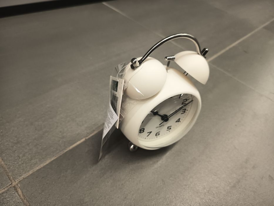 Nowy jasny budzik z diodami LED