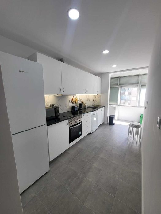 Apartamento Remodelada no Centro de Almada, 4 Quartos, Estudantes/Professores