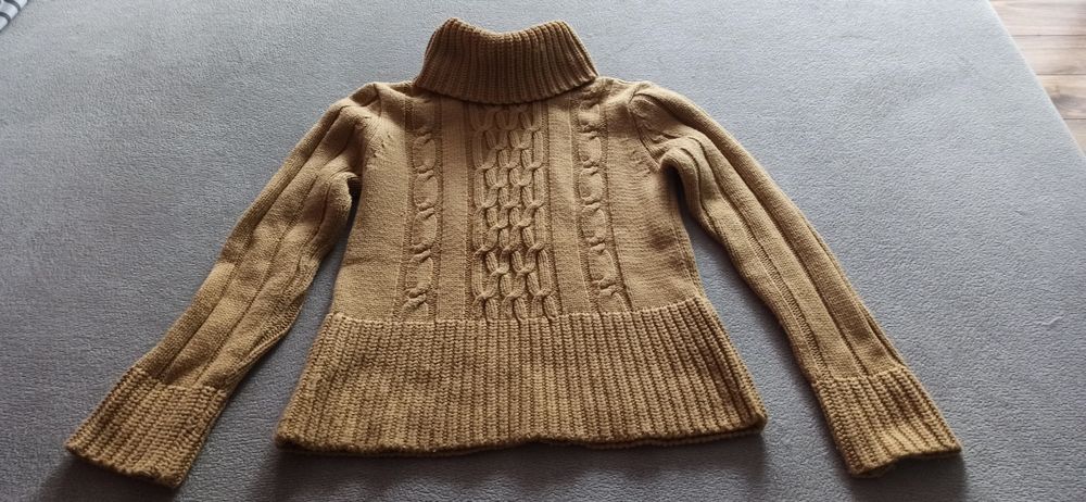 Ciepły sweter golf beżowo-brązowy